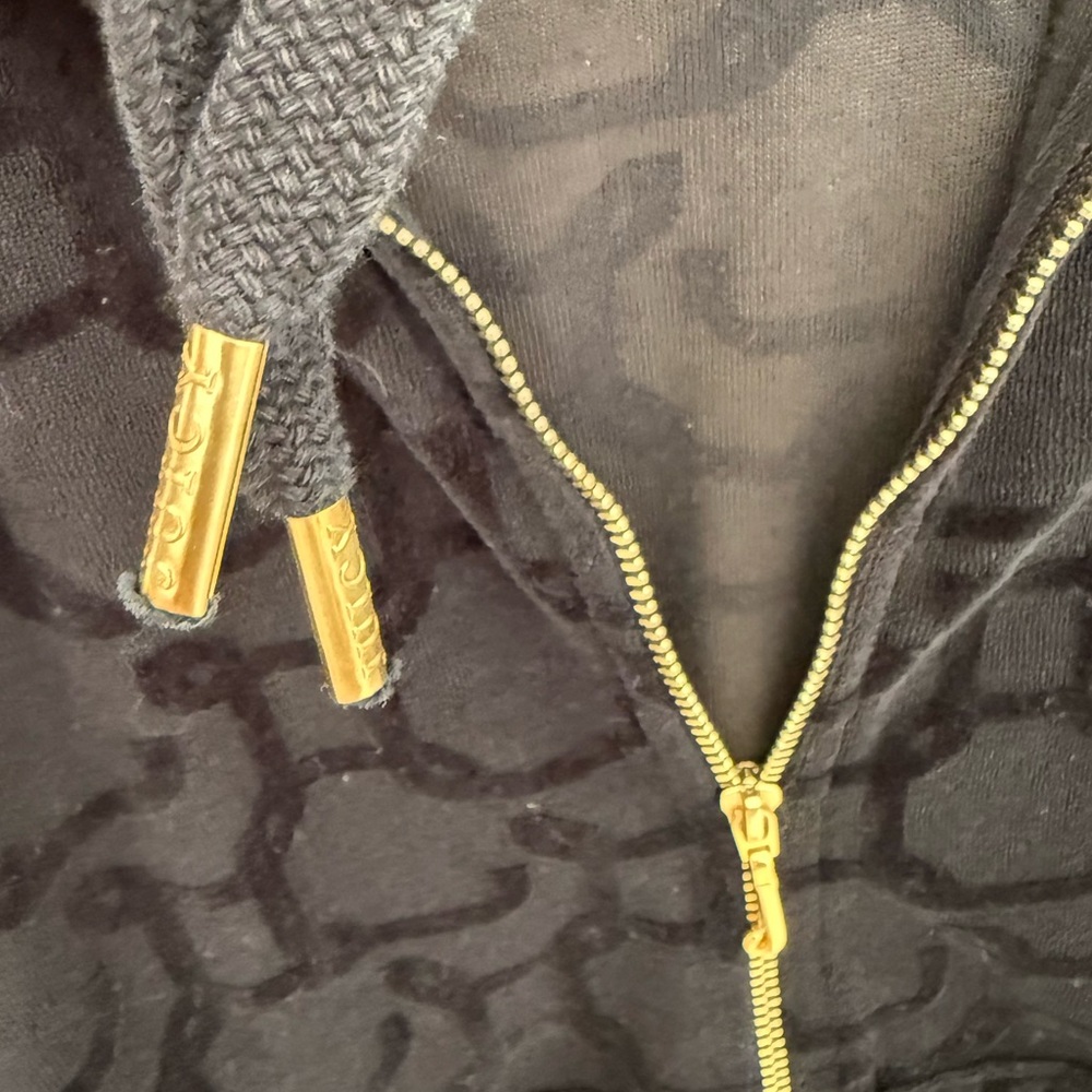 Juicy Couture Black Hooded Velvet Zip-Up Jacket with Gold Hardware size M Y2K - Picture 9 of 10